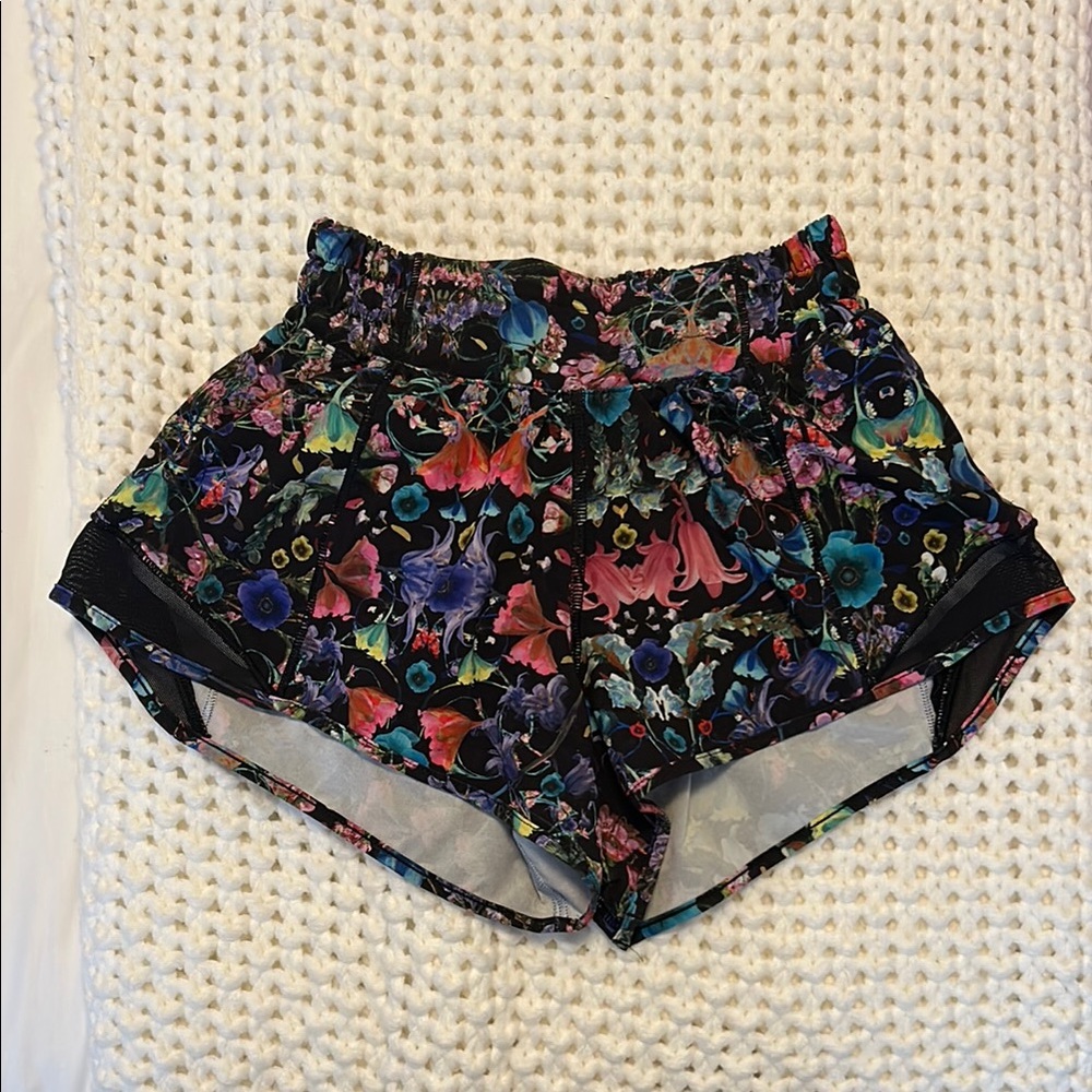 Lululemon Hotty hots 2.5 floral pattern